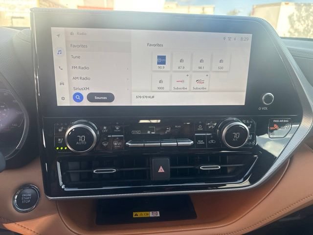 Used 2023 Toyota Highlander Platinum FWD image 8
