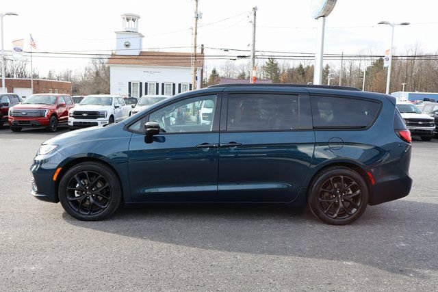 Used 2025 Chrysler Pacifica Limited FWD image 15