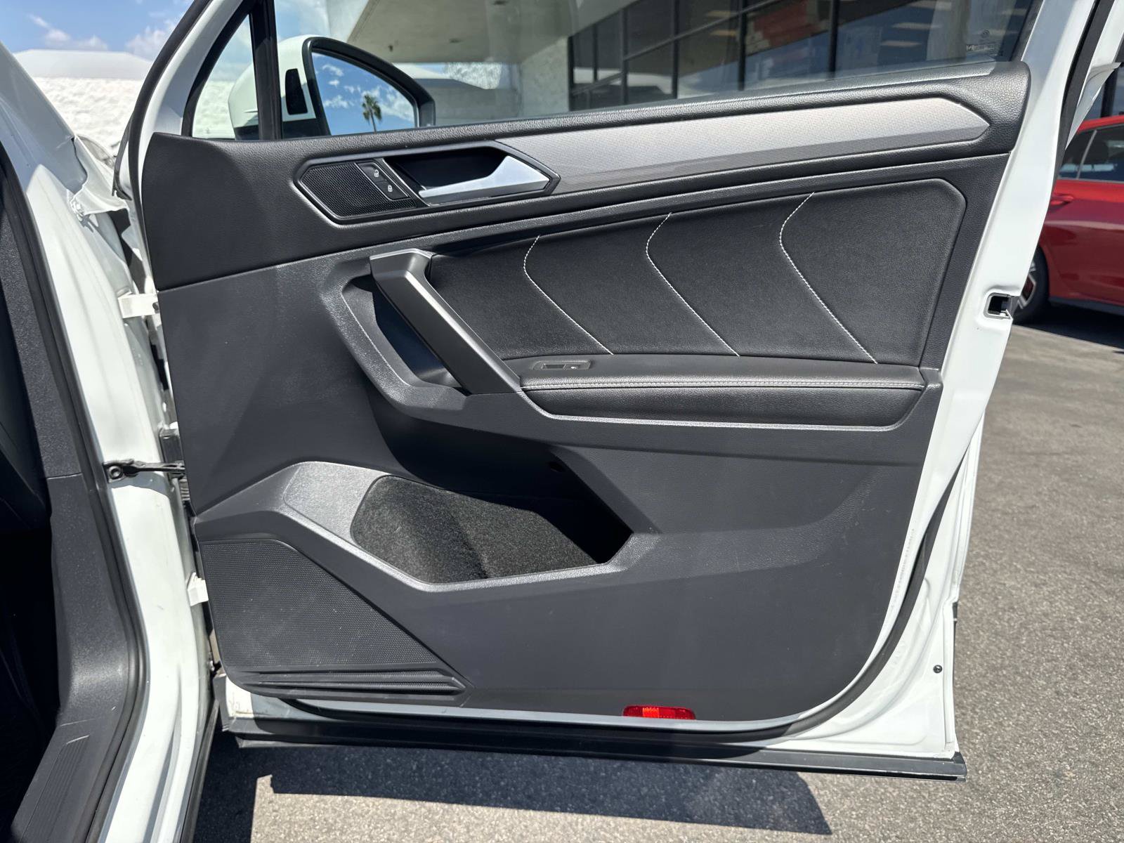 Certified 2023 Volkswagen Tiguan SE w/ Panoramic Sunroof Package FWD image 34