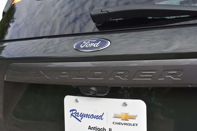 Used 2022 Ford Explorer XLT w/ Equipment Group 202A AWD/4WD image 16