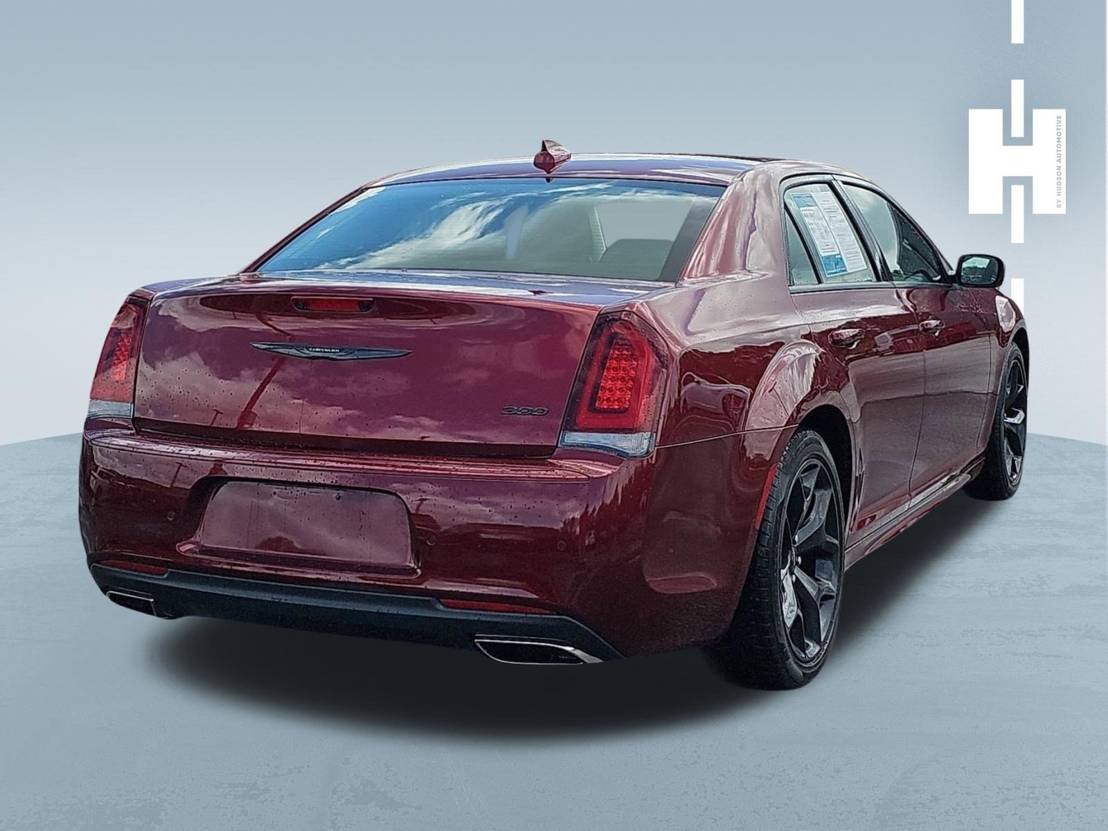 Used 2022 Chrysler 300 Touring L w/ Comfort Group RWD image 4