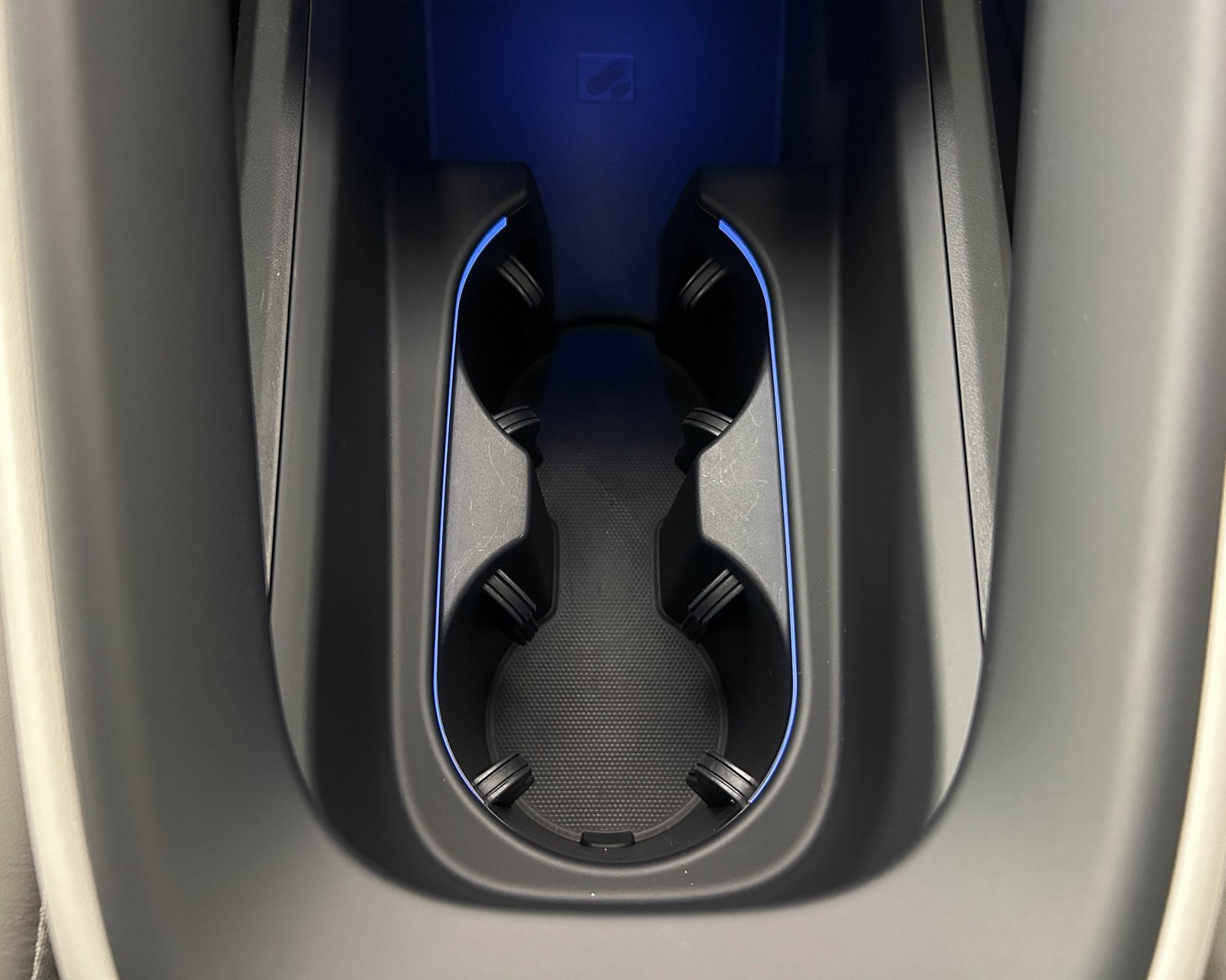 Used 2025 Porsche Macan 4S Electric image 24