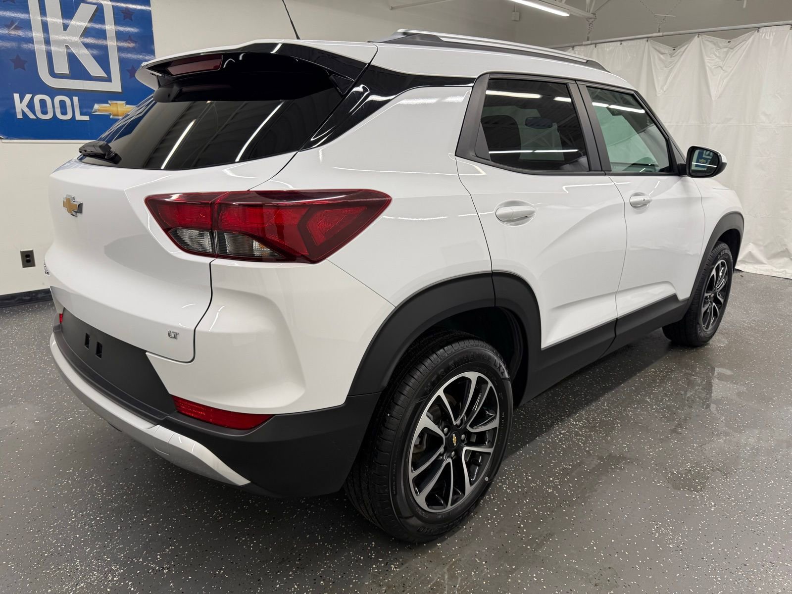 Used 2025 Chevrolet TrailBlazer LT image 2