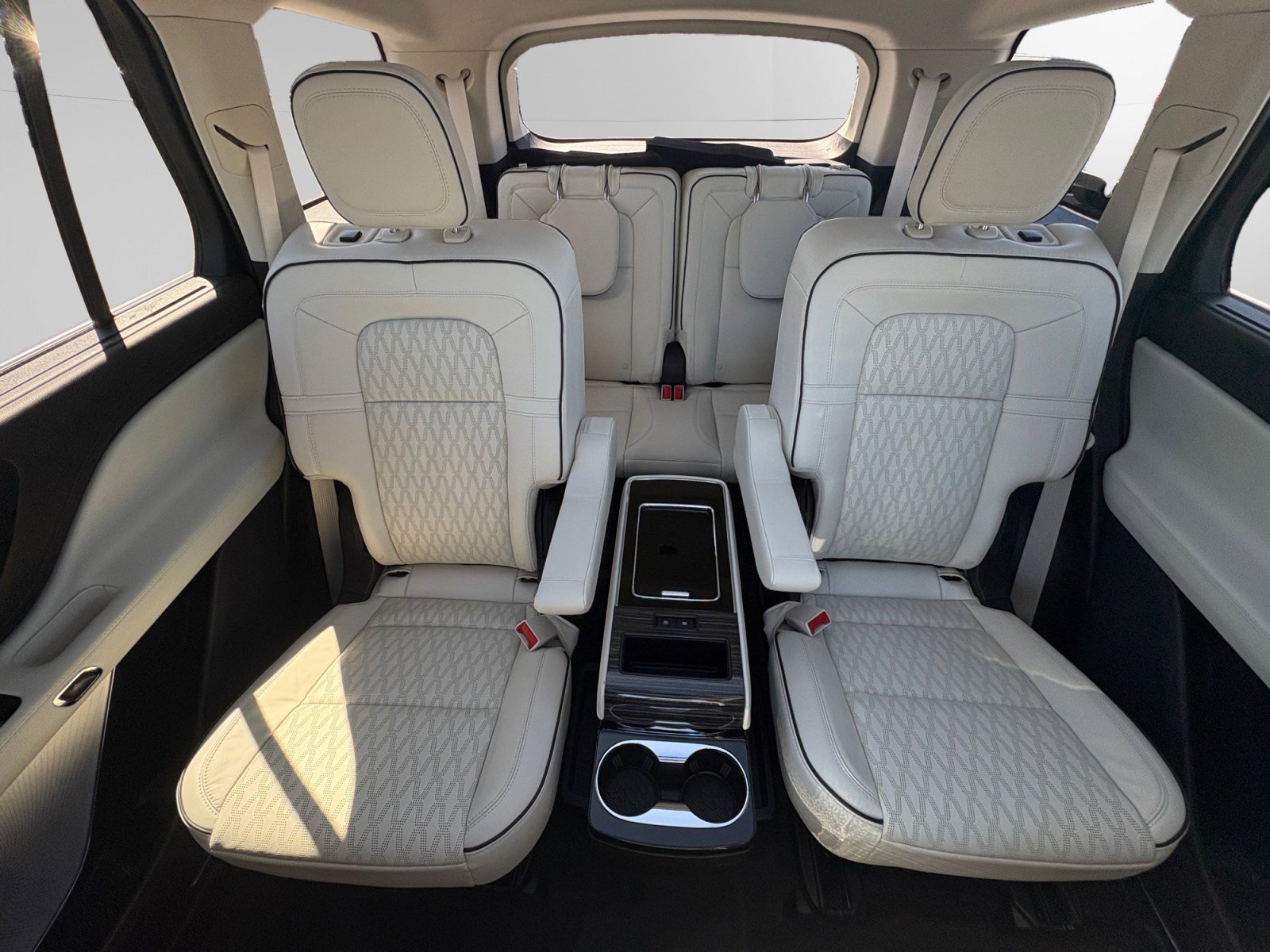 Certified 2023 Lincoln Aviator Black Label Grand Touring w/ Class IV Trailer Tow Package image 13