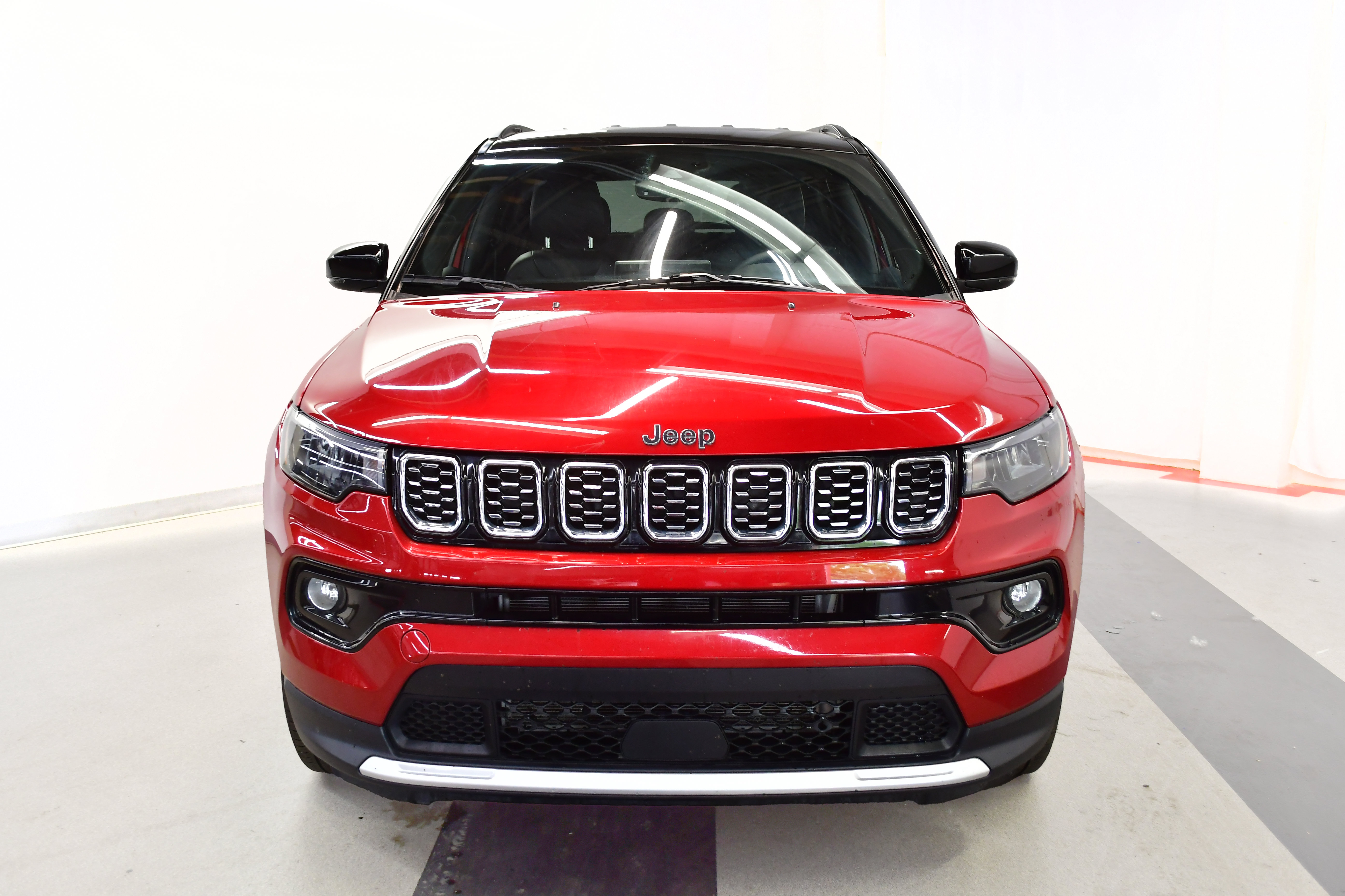 Used 2025 Jeep Compass Limited AWD/4WD image 3