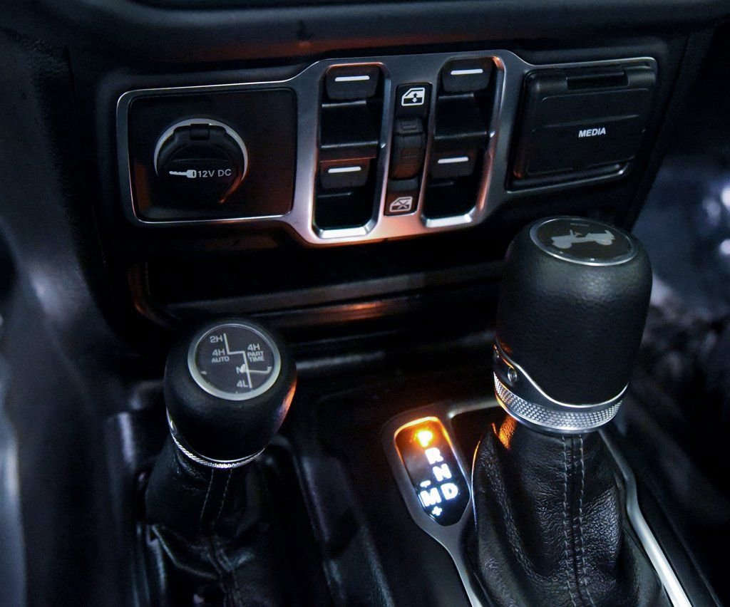 Used 2025 Jeep Wrangler Unlimited Sahara image 19