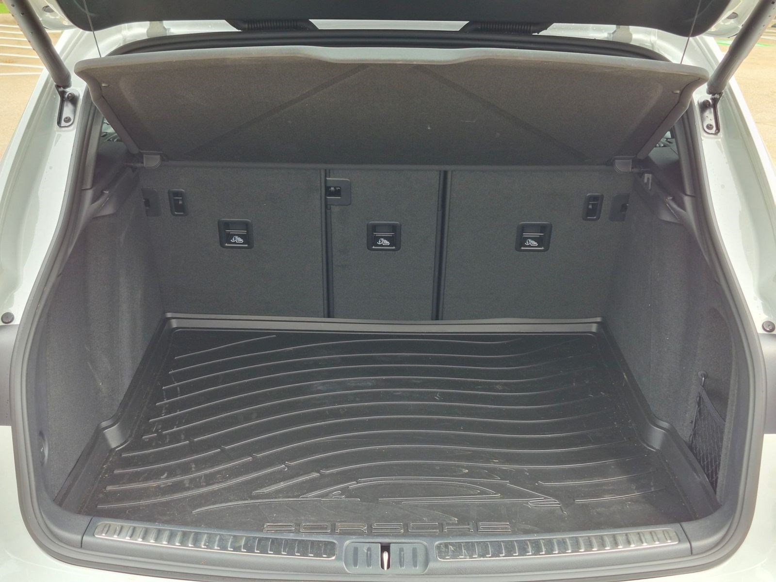 Certified 2026 Porsche Macan AWD/4WD image 23