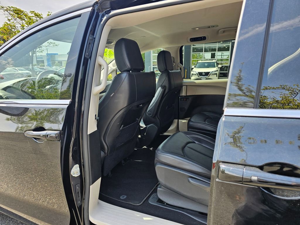 Used 2024 Chrysler Pacifica Limited FWD image 12