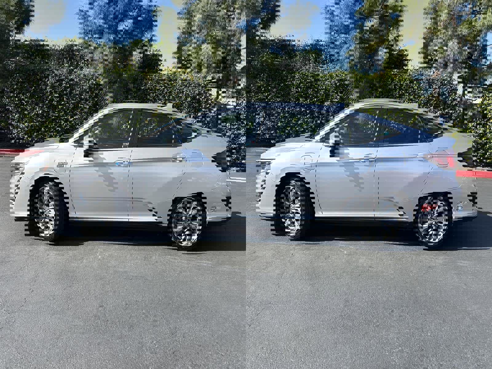 Used 2018 Honda Clarity Touring image 3