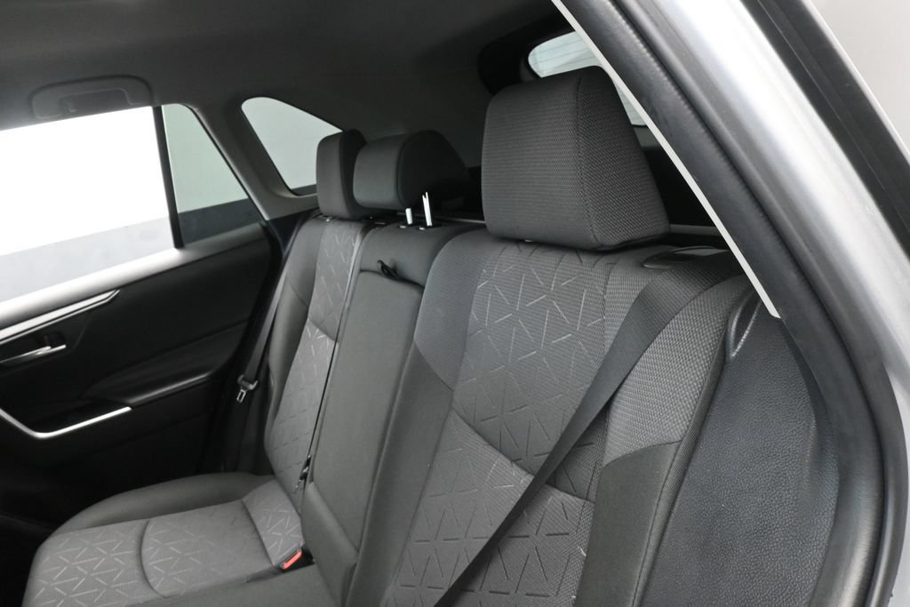 Used 2025 Toyota RAV4 XLE AWD/4WD image 30
