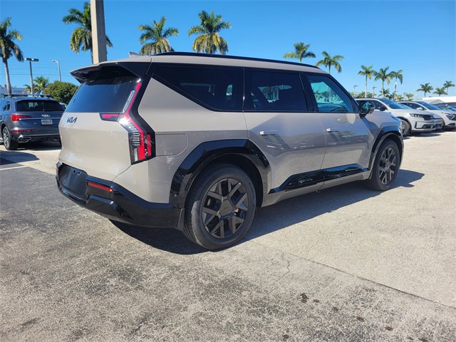 New 2026 Kia EV9 Land w/ Nightfall Edition Package image 3