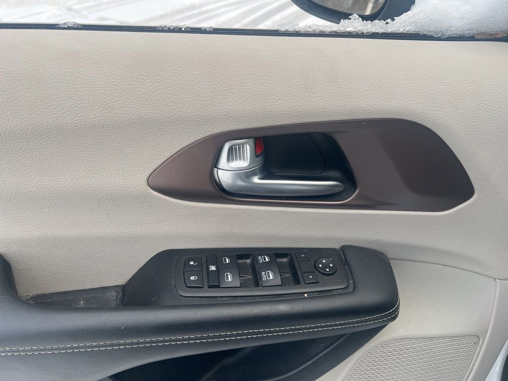 Used 2024 Chrysler Voyager LX image 9