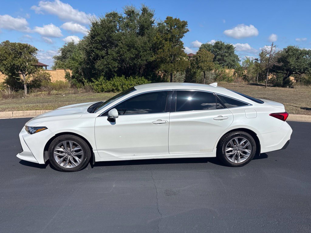 Used 2020 Toyota Avalon XLE FWD image 2