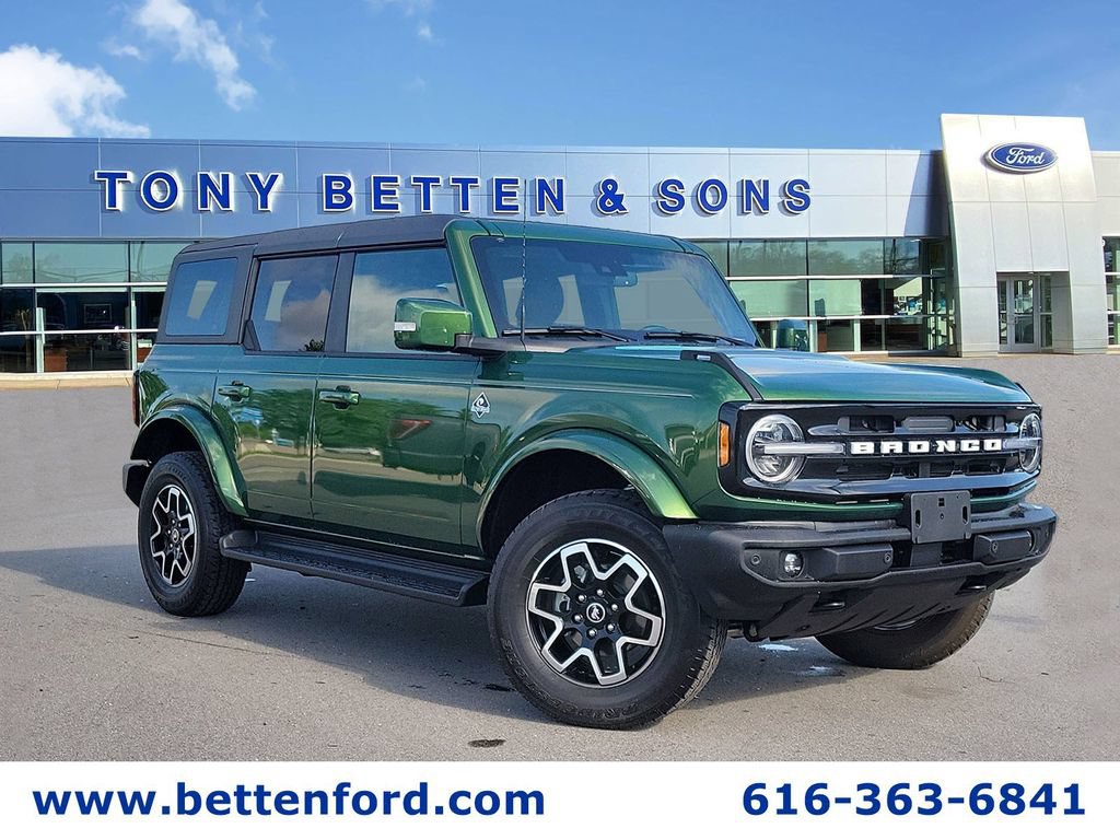 Used 2025 Ford Bronco Outer Banks AWD/4WD image 1