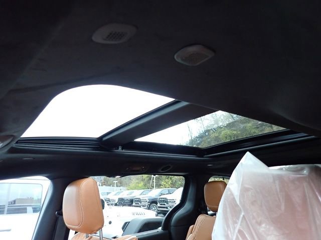 New 2026 Chrysler Pacifica Pinnacle image 18