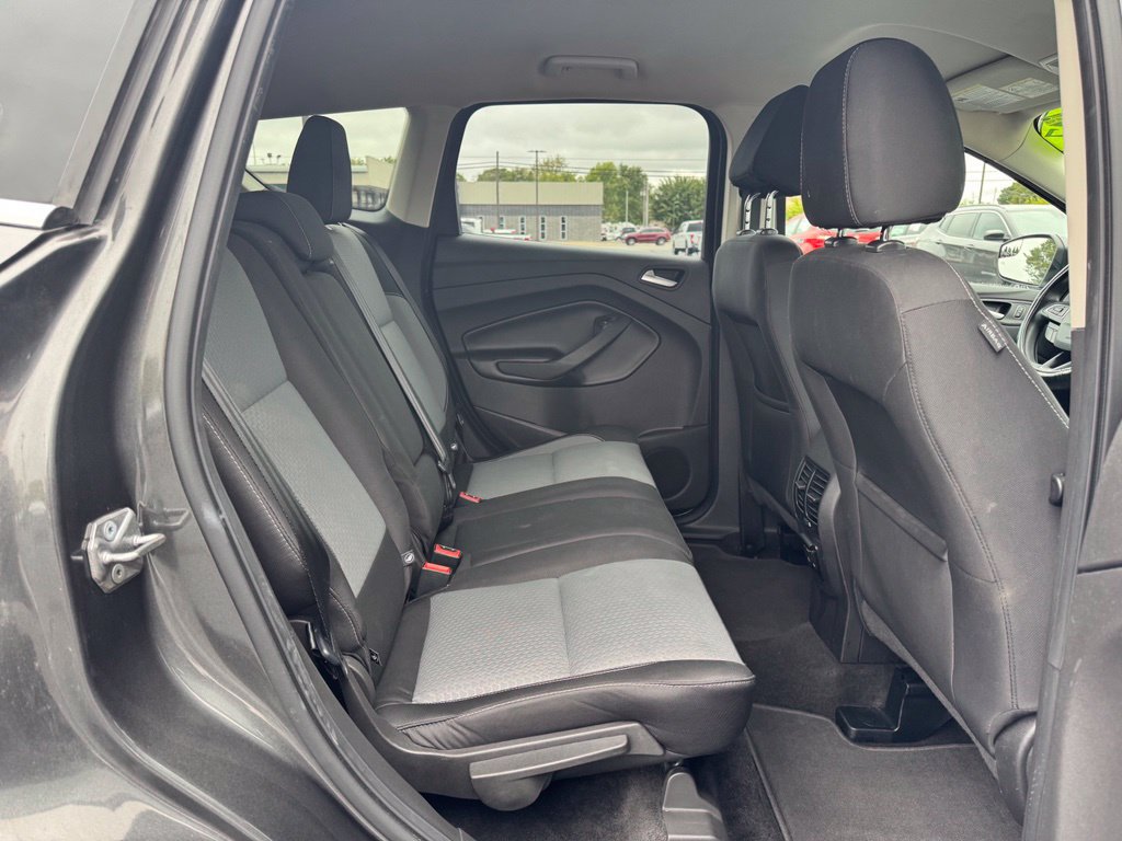 Used 2017 Ford Escape SE w/ SE Cold Weather Package FWD image 19