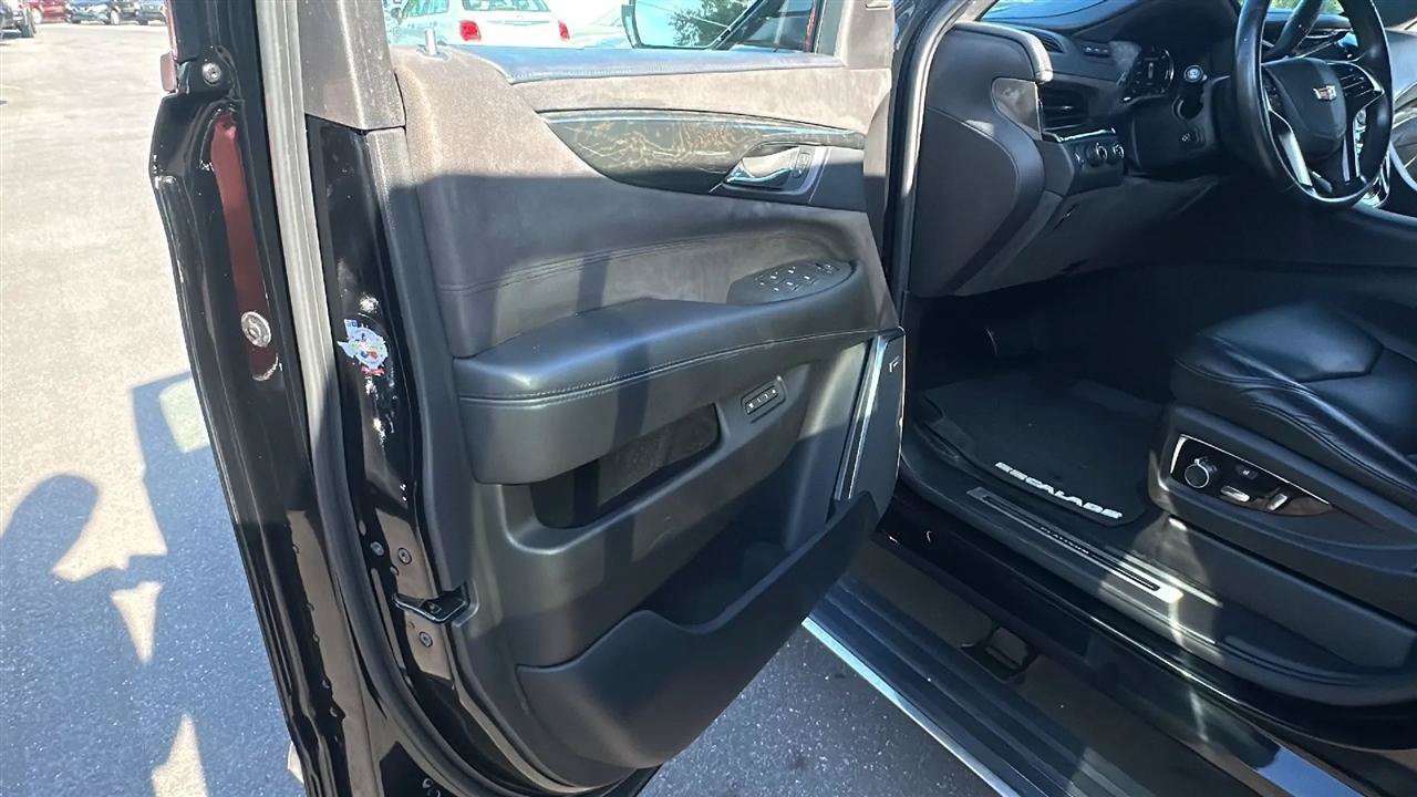 Used 2016 Cadillac Escalade ESV Platinum AWD/4WD image 23
