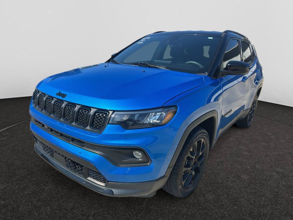 Used 2023 Jeep Compass Latitude AWD/4WD image 3