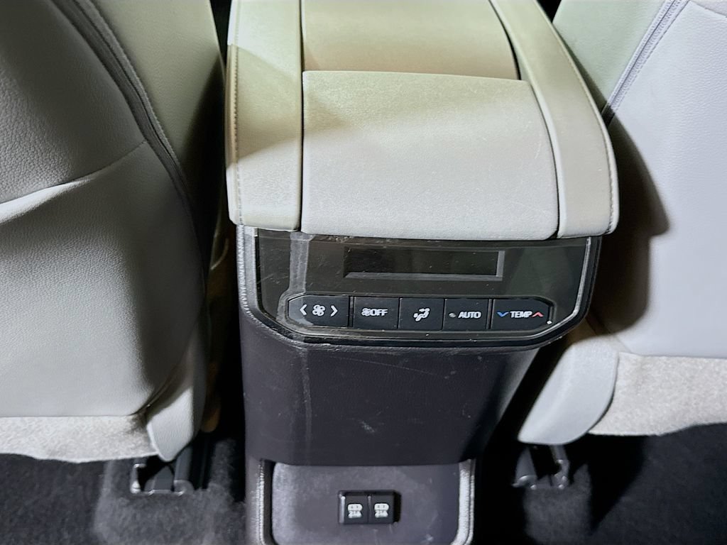 Certified 2021 Toyota Highlander XLE AWD/4WD image 29