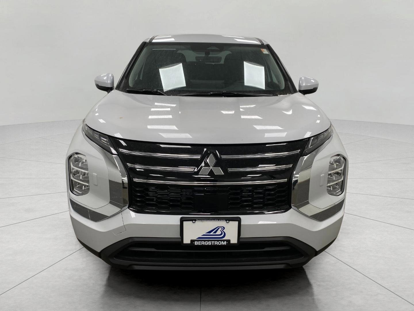 New 2026 Mitsubishi Outlander ES image 9