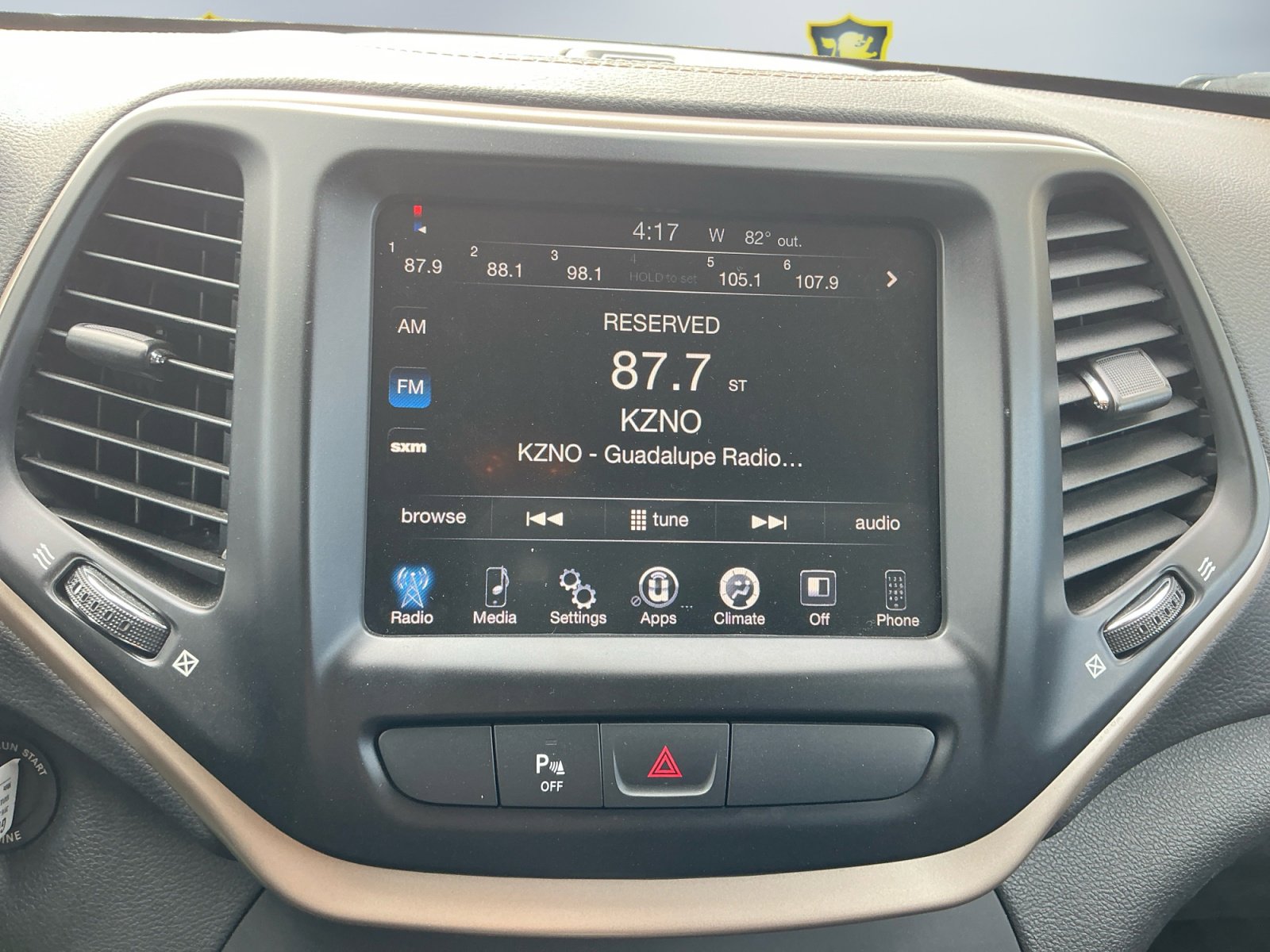 Used 2016 Jeep Cherokee Latitude w/ Safety/Convenience Group FWD image 11