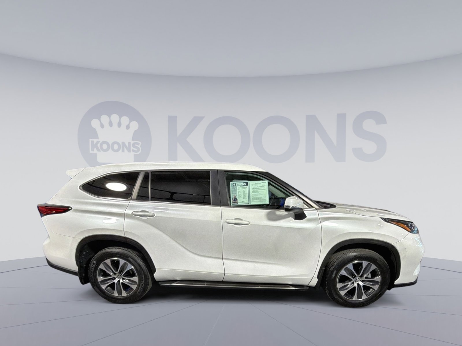 Used 2023 Toyota Highlander XLE image 17