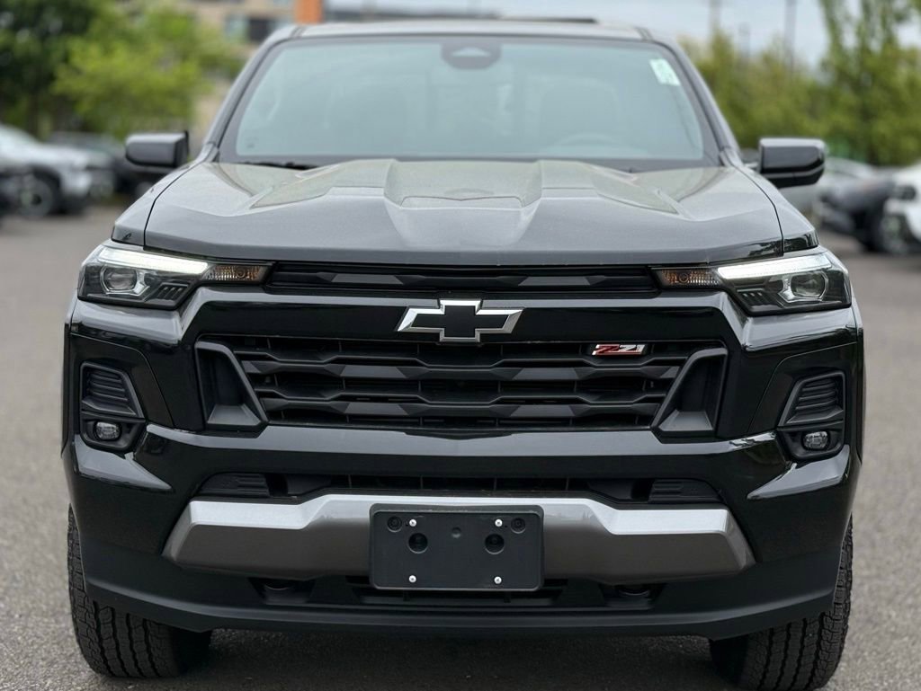Used 2025 Chevrolet Colorado Z71 w/ Midnight Edition AWD/4WD image 8