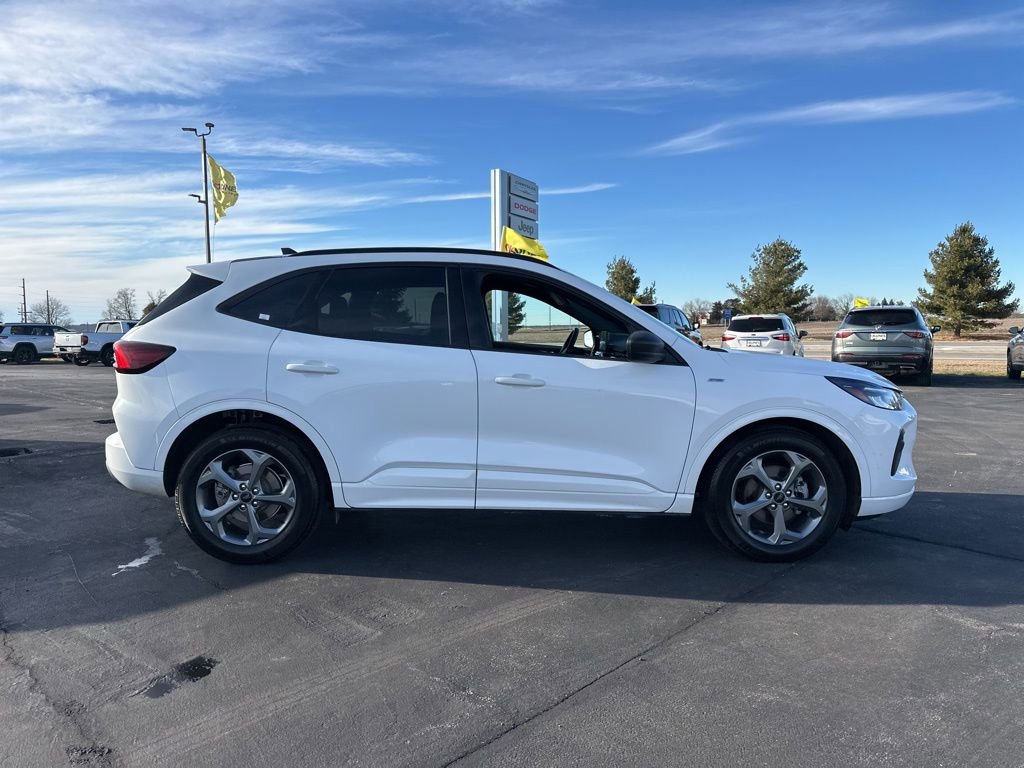 Used 2023 Ford Escape ST-Line image 3