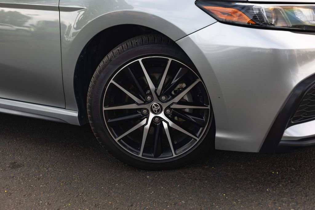 Used 2024 Toyota Camry SE FWD image 4