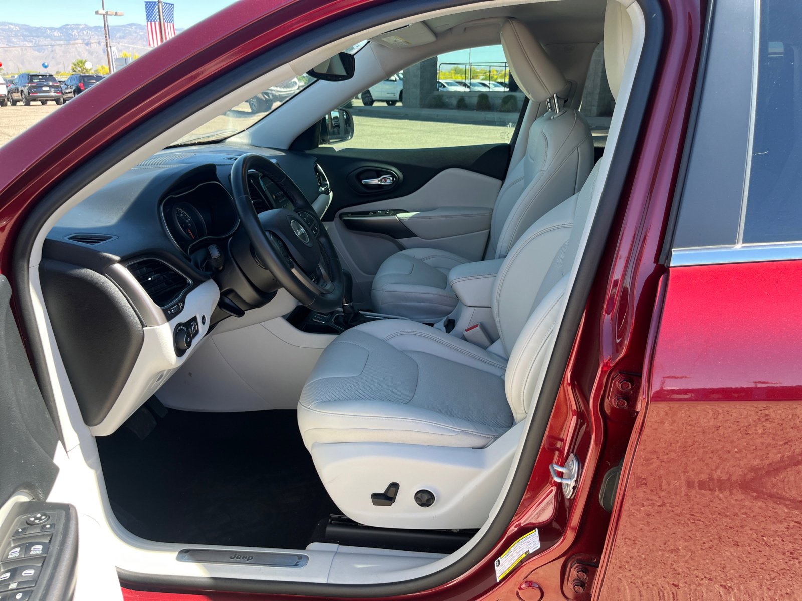 Used 2020 Jeep Cherokee Limited w/ Technology Group image 14