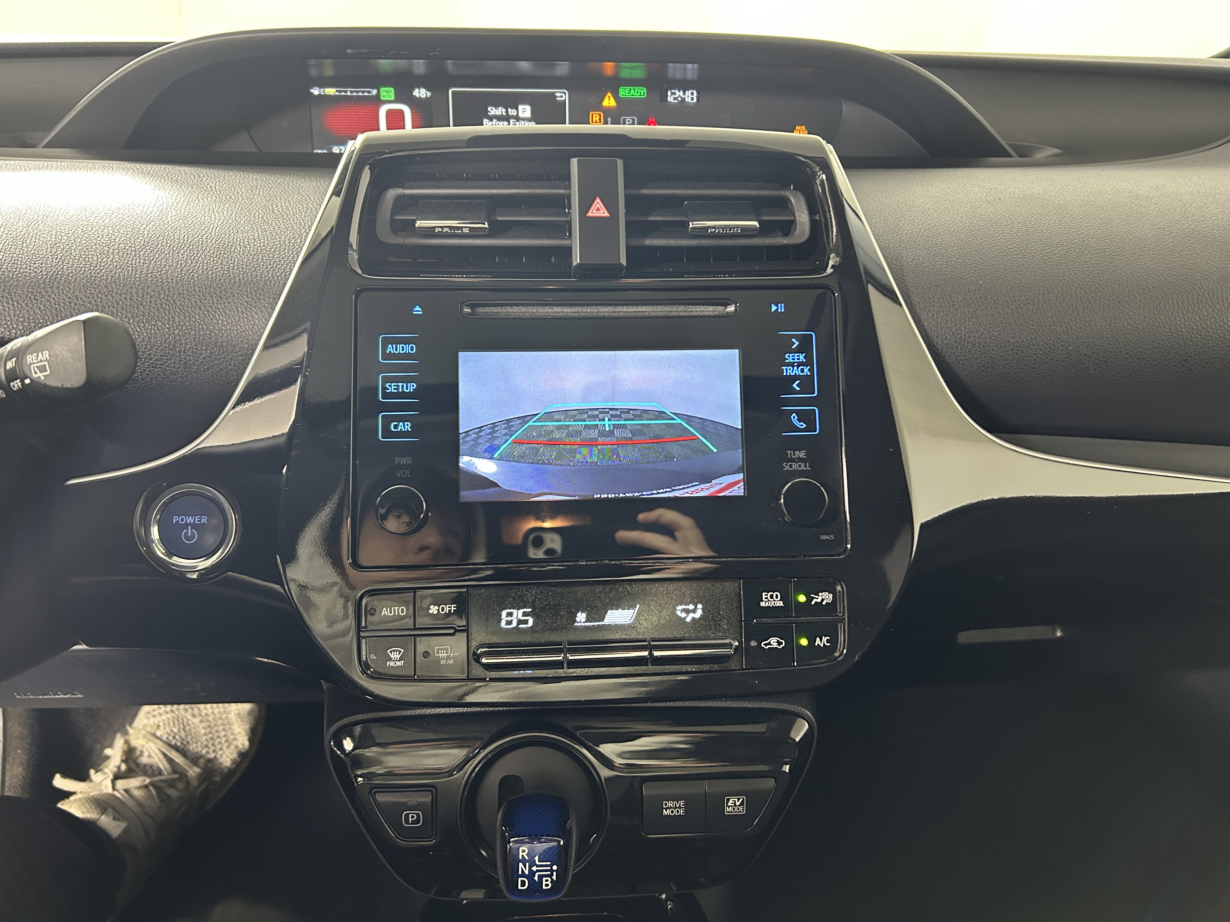 Used 2019 Toyota Prius XLE image 17