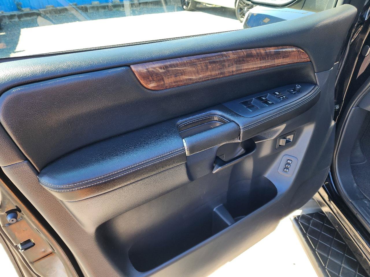 Used 2012 Nissan Armada Platinum AWD/4WD image 12