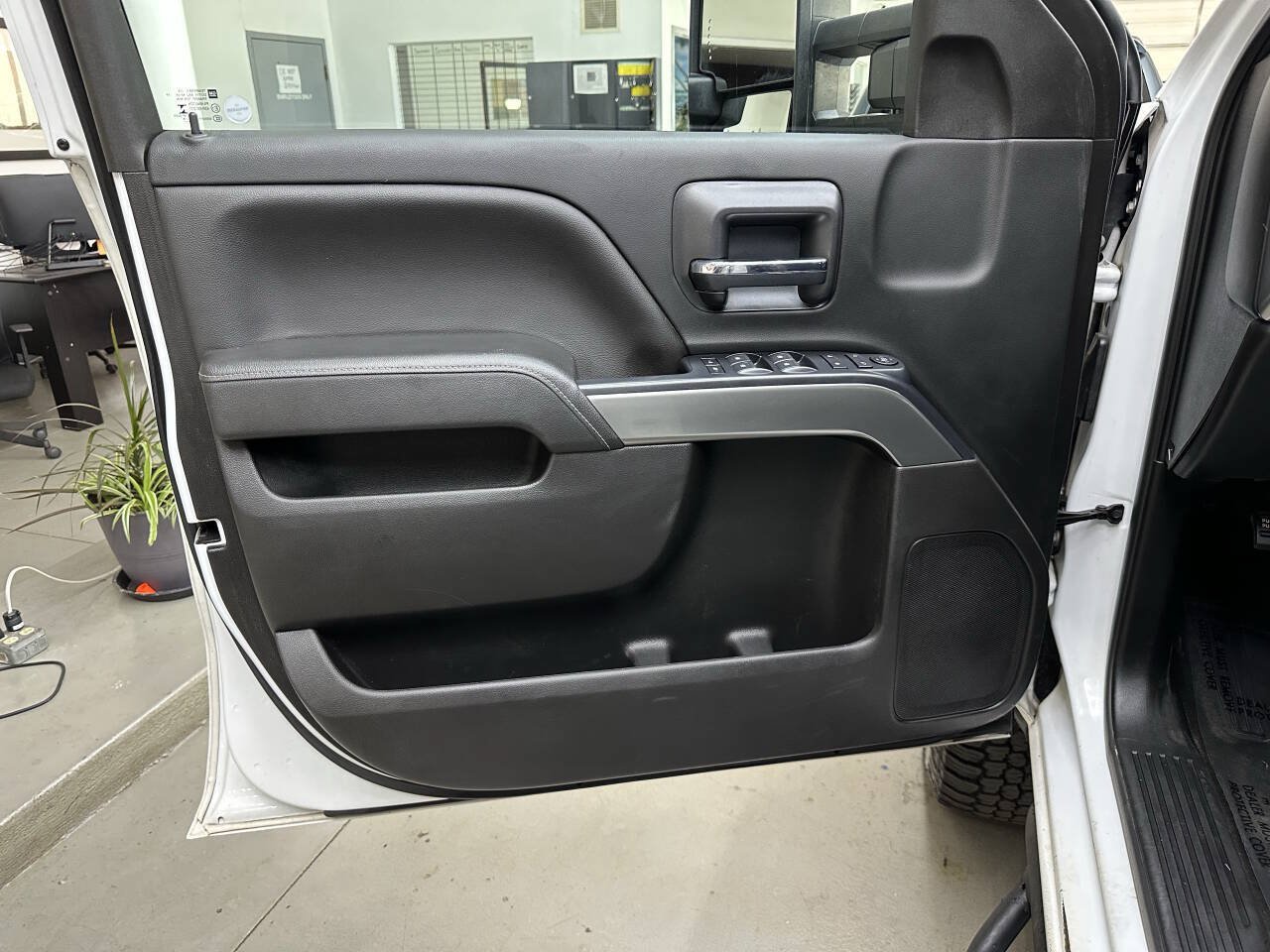 Used 2018 Chevrolet Silverado 3500 LT AWD/4WD image 10