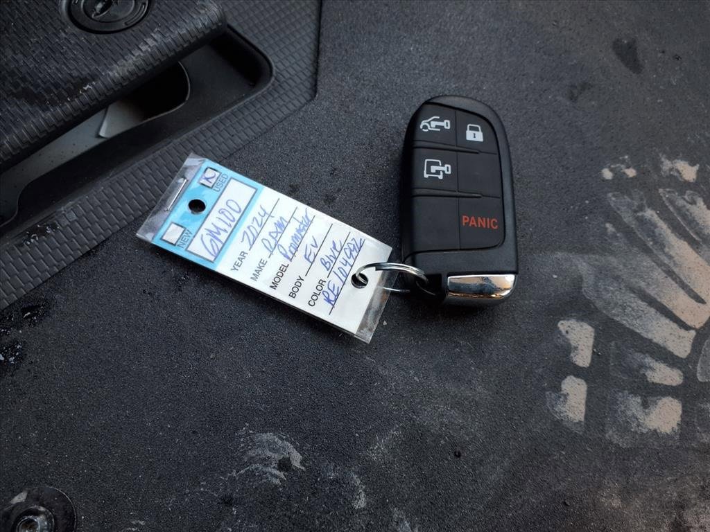 Used 2024 RAM ProMaster 3500 w/ Delivery Van Package image 16