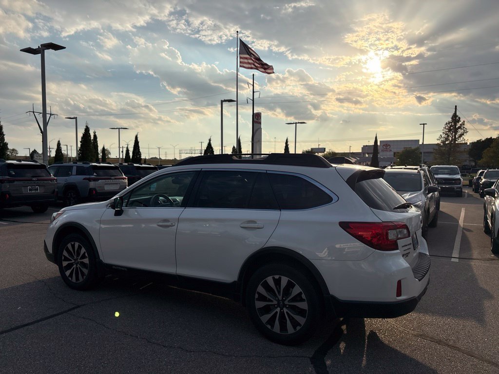 Used 2017 Subaru Outback 2.5i Limited AWD/4WD image 6