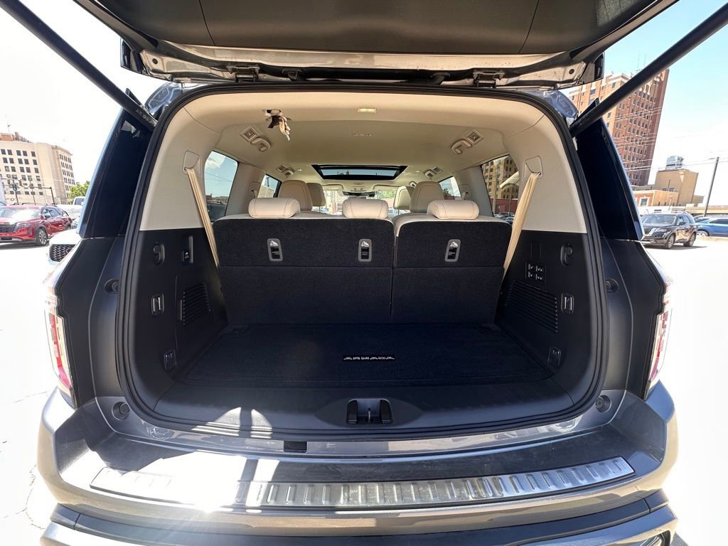 Certified 2025 Nissan Armada Platinum RWD image 6