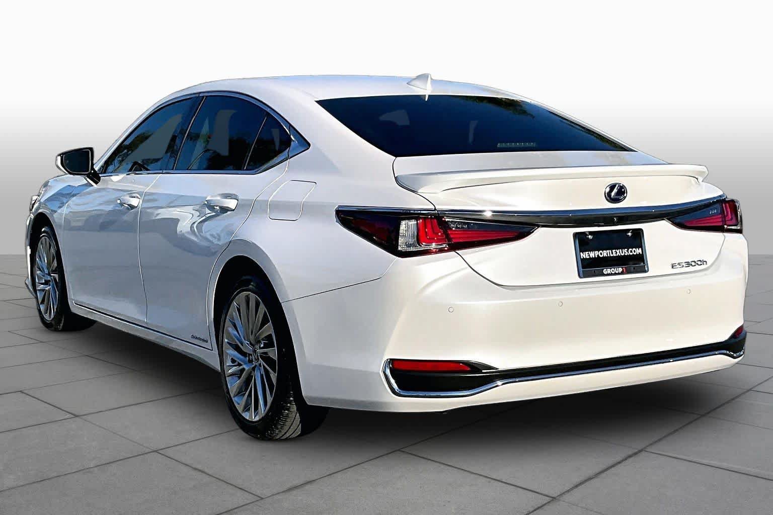 Used 2021 Lexus ES 300h w/ Accessory Package FWD image 11
