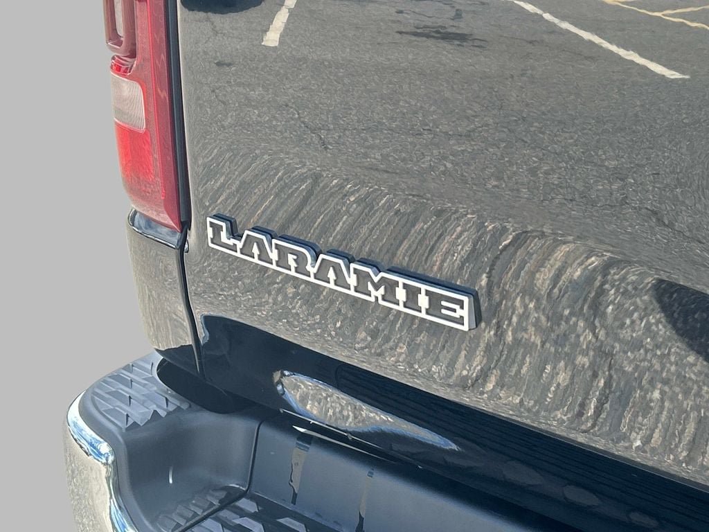 Used 2021 RAM 1500 Laramie w/ Off Road Group AWD/4WD image 14