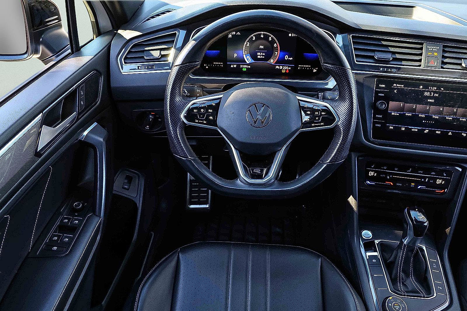 Used 2022 Volkswagen Tiguan SE R-Line image 18