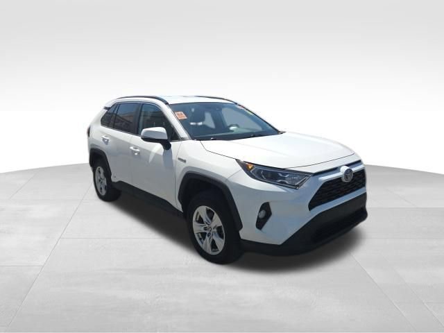 Used 2021 Toyota RAV4 XLE w/ XLE Grade Weather Package AWD/4WD image 7