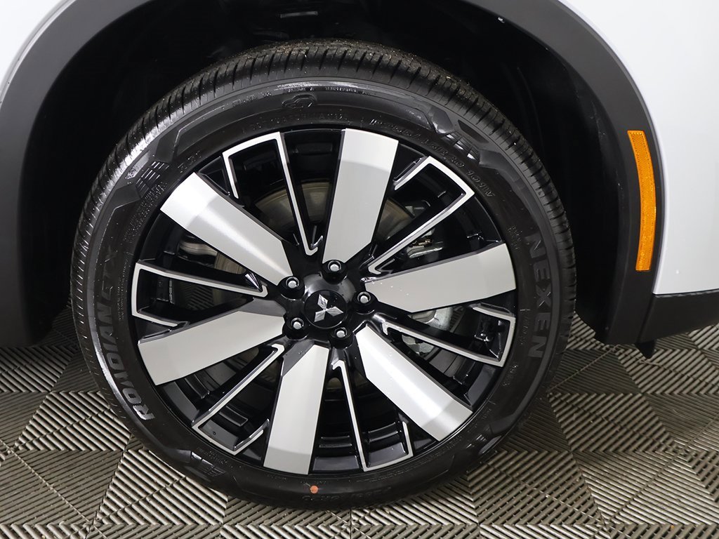 New 2025 Mitsubishi Outlander SE image 24