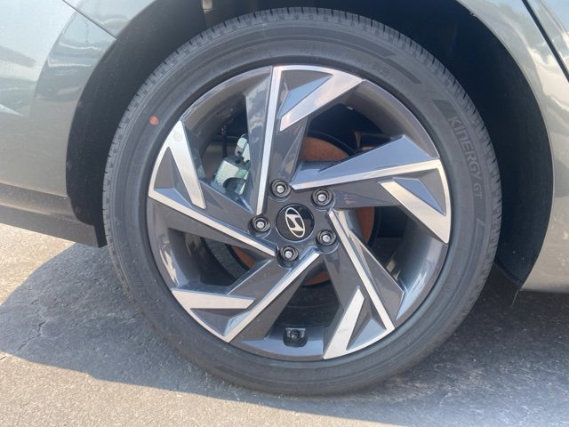 New 2025 Hyundai Elantra Limited image 28