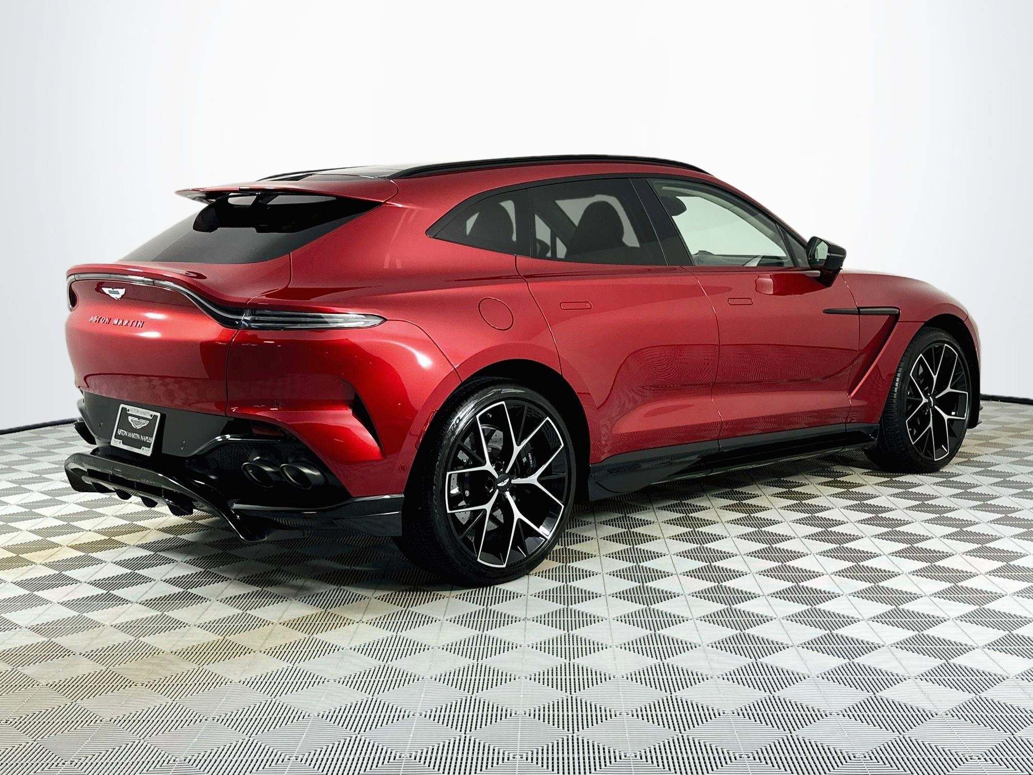 Used 2025 Aston Martin DBX 707 AWD/4WD image 15
