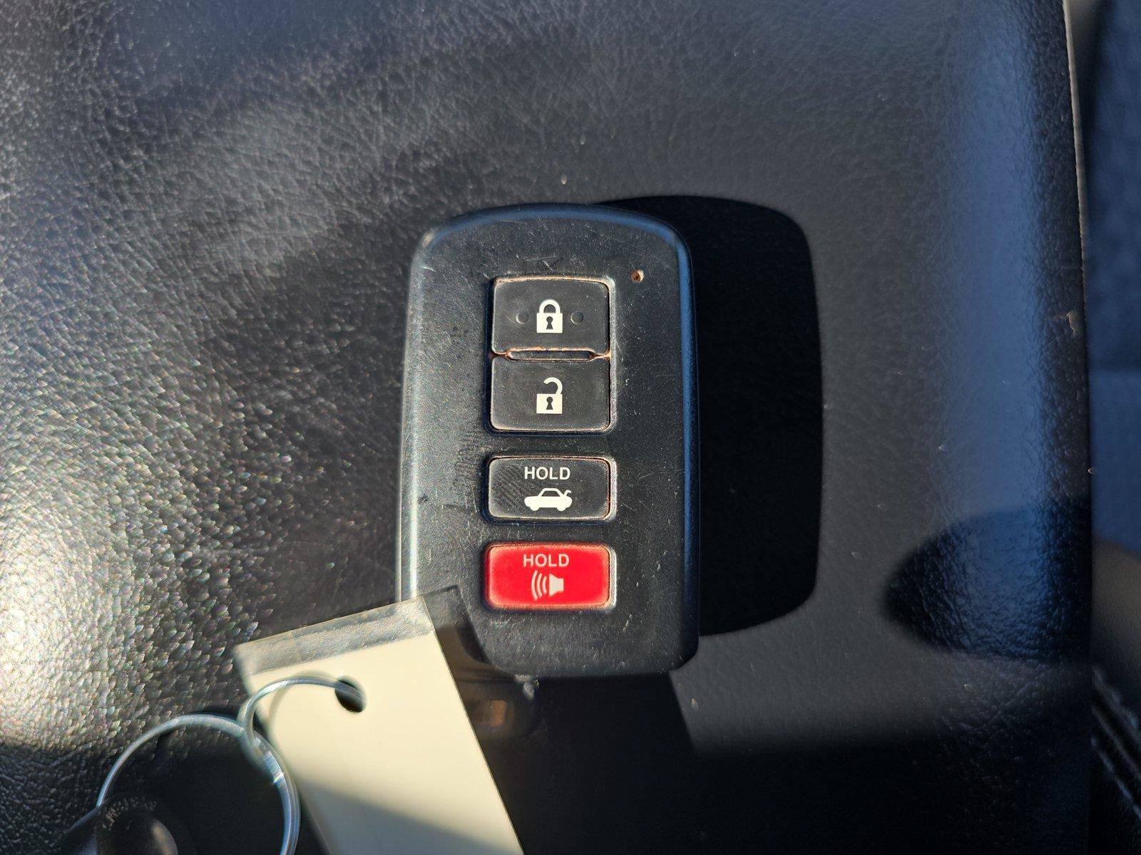 Used 2014 Toyota Camry SE FWD image 25