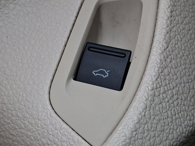 Used 2018 Volkswagen Passat 2.0T SE FWD image 26