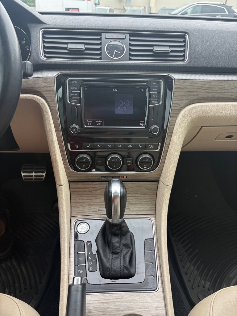 Used 2017 Volkswagen Passat 1.8T SEL Premium FWD image 15