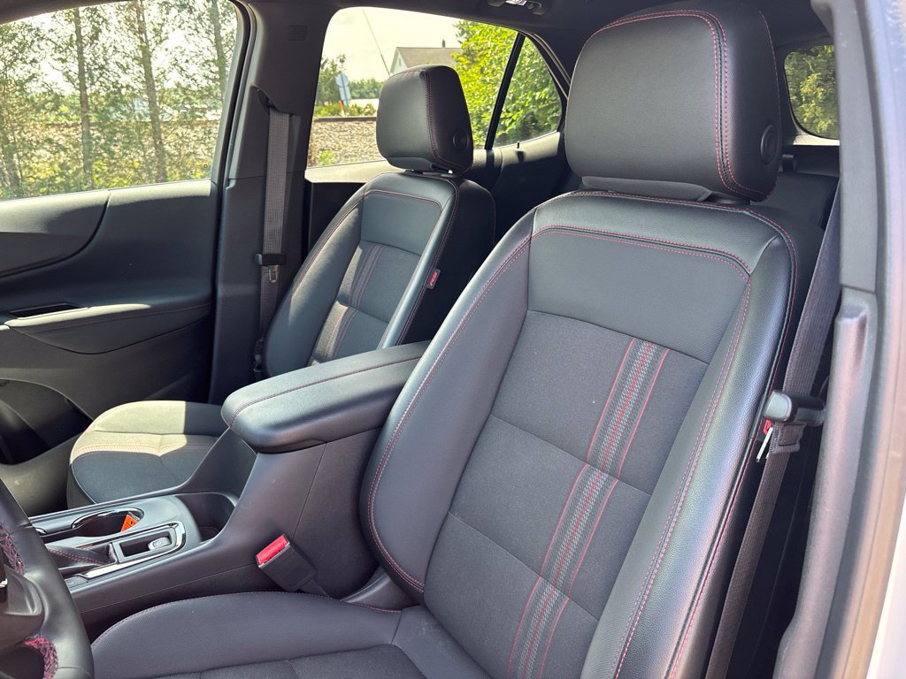 Used 2023 Chevrolet Equinox RS w/ LPO, Floor Liner Package FWD image 10