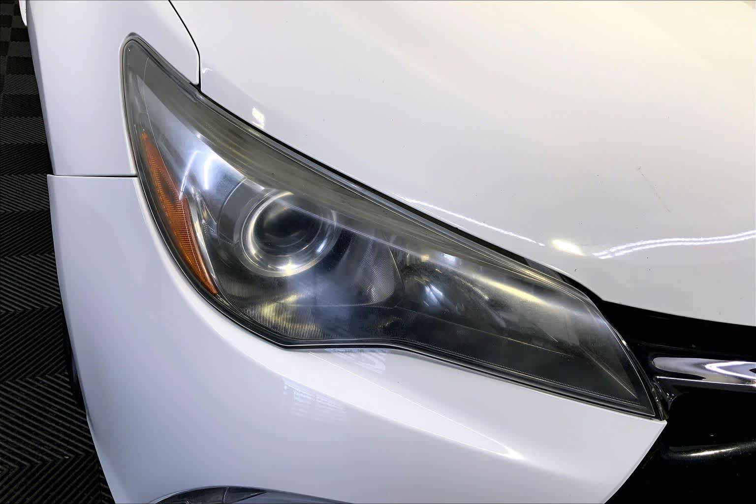 Used 2017 Toyota Camry SE w/ Moonroof Package image 27