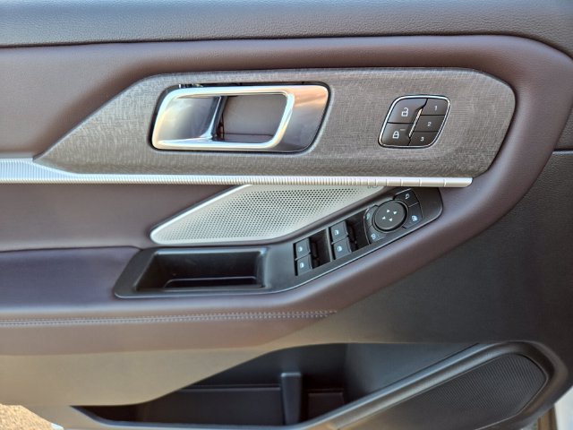 New 2027 Ford Explorer Platinum RWD image 10