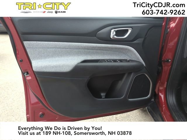 New 2026 Jeep Compass Latitude image 10